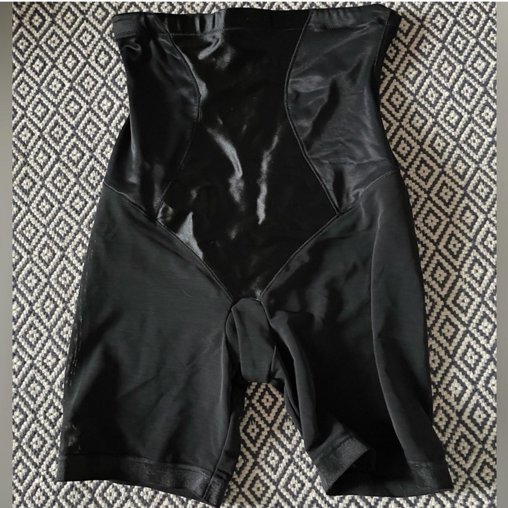 NWOT - Maidenform Shapewear Never worn